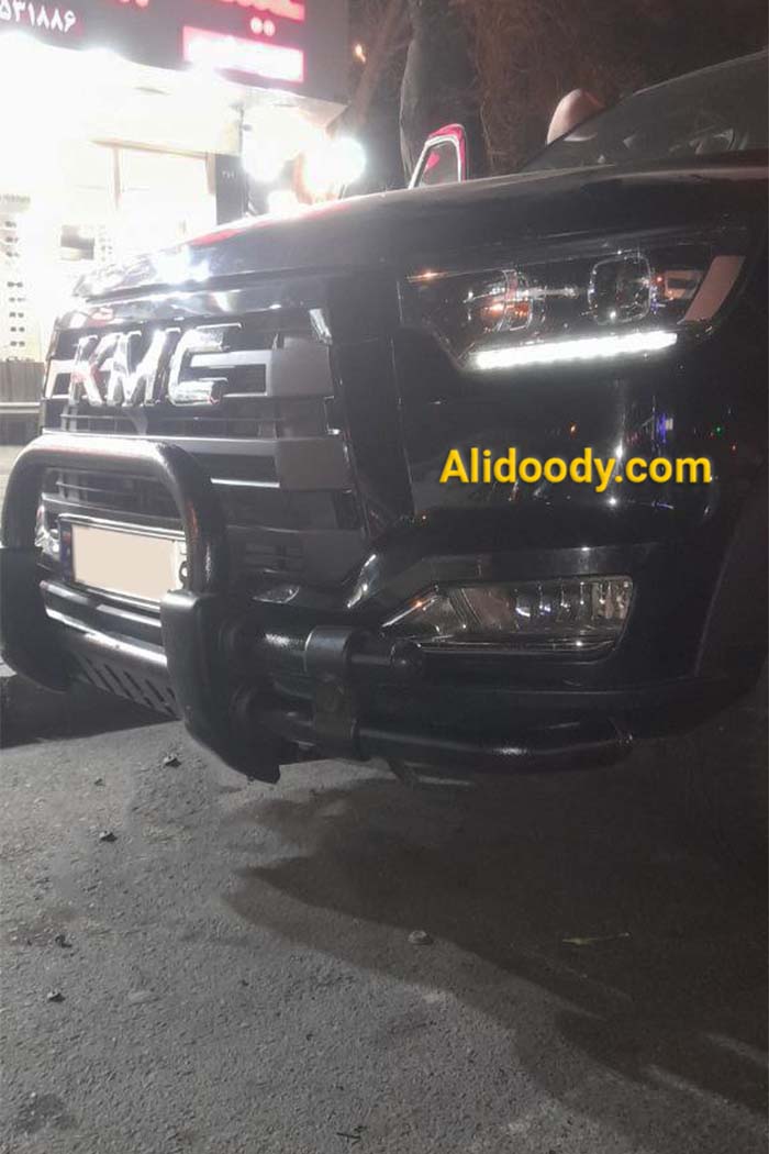 گارد و رکاب KMC, گارد جلو تمام مشکی KMC T8