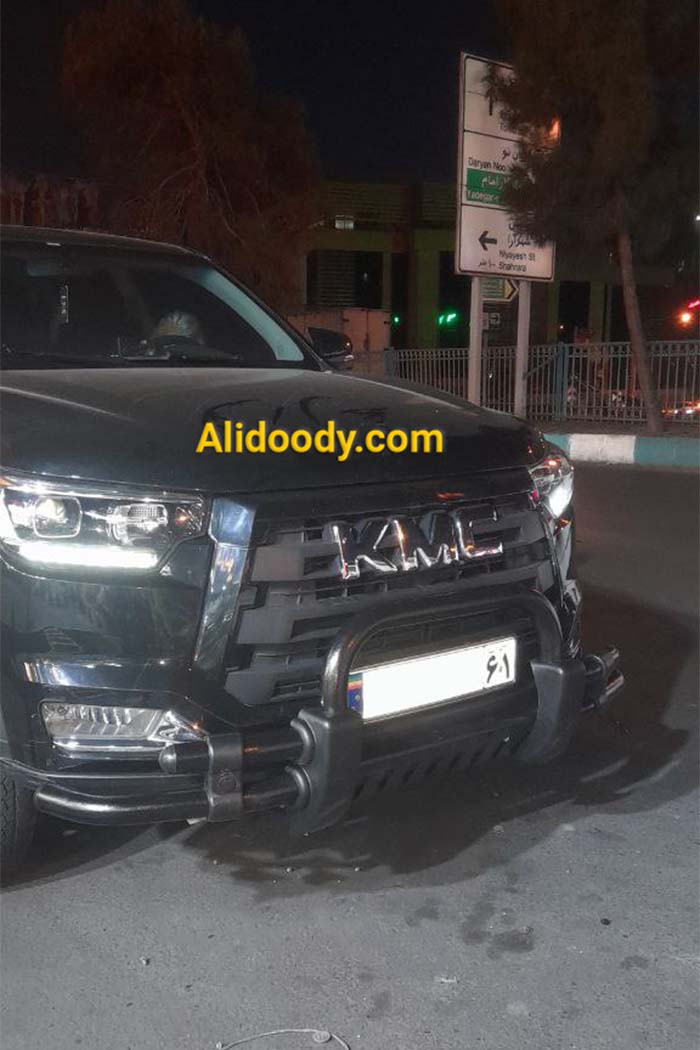 گارد و رکاب KMC, گارد جلو تمام مشکی KMC T8