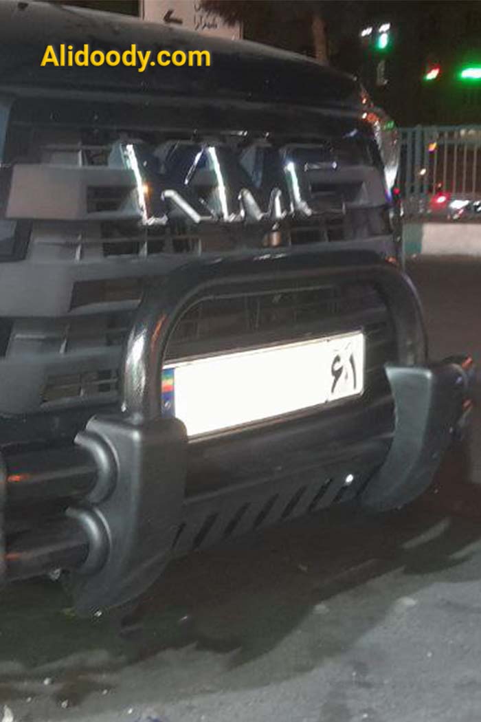 گارد و رکاب KMC, گارد جلو تمام مشکی KMC T8