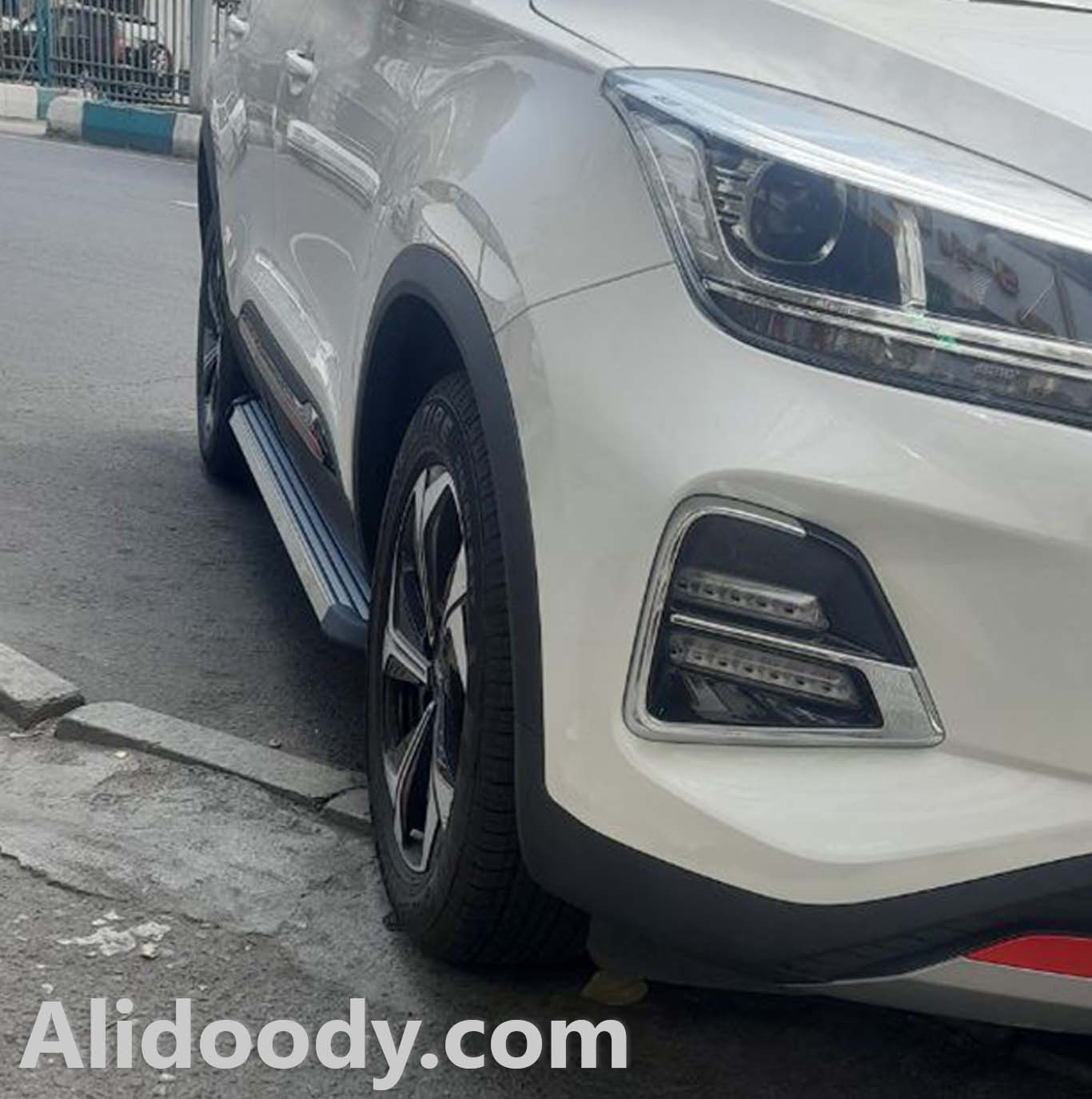 گارد و رکاب MVM X55 PRO, رکاب بغل ام وی ام X55 PRO