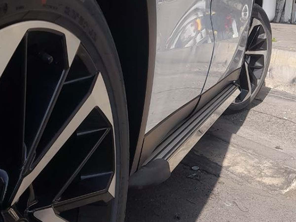 گارد و رکاب میتسوبیشی اوتلندر, رکاب میتسوبیشی اوتلندر ۲۰۲۳